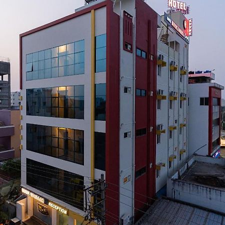 Hotel Mookambika Comforts Tirupati Luaran gambar