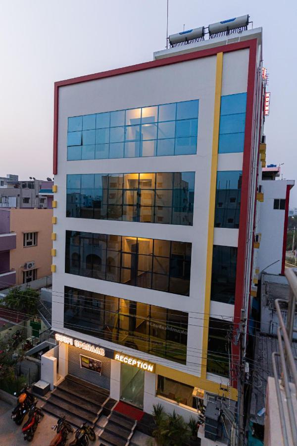 Hotel Mookambika Comforts Tirupati Luaran gambar