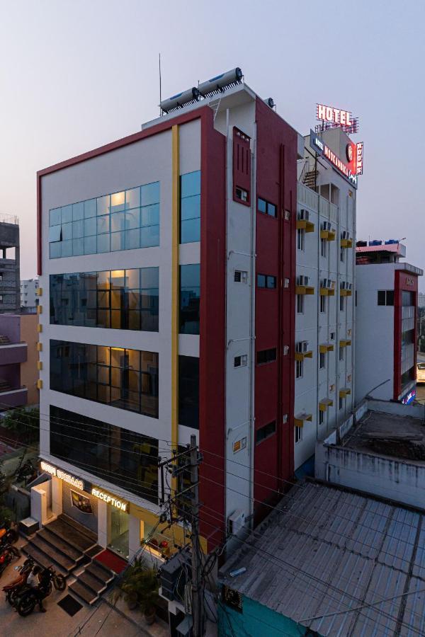 Hotel Mookambika Comforts Tirupati Luaran gambar