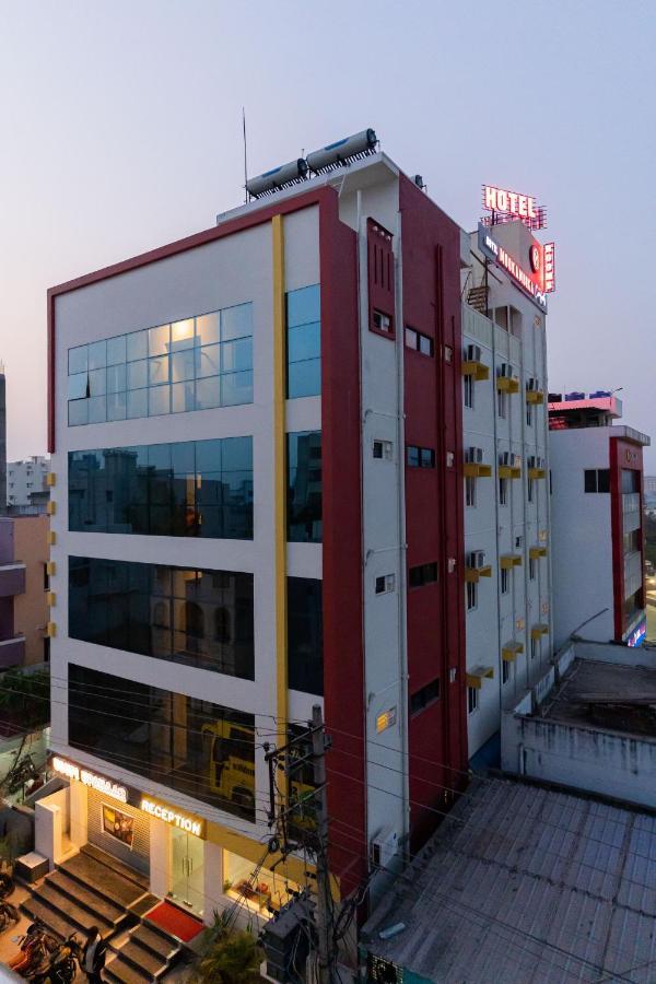 Hotel Mookambika Comforts Tirupati Luaran gambar