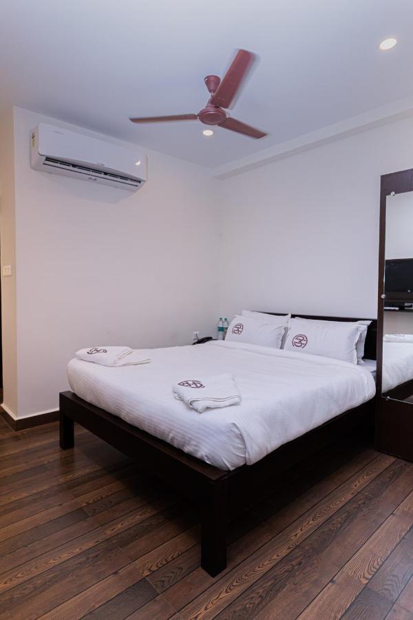 Hotel Mookambika Comforts Tirupati Luaran gambar