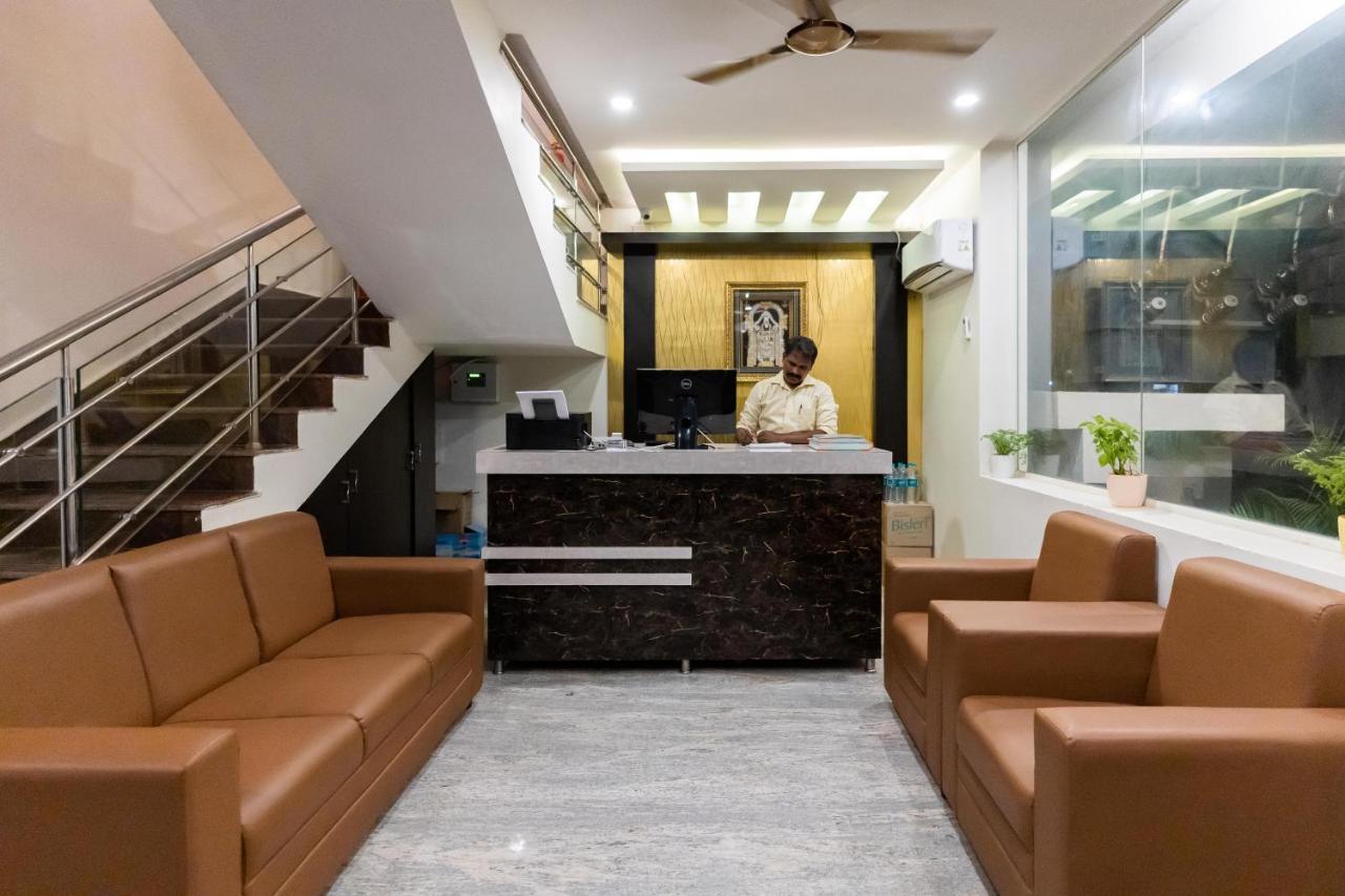 Hotel Mookambika Comforts Tirupati Luaran gambar
