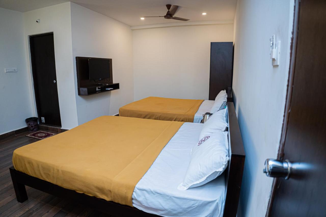 Hotel Mookambika Comforts Tirupati Luaran gambar
