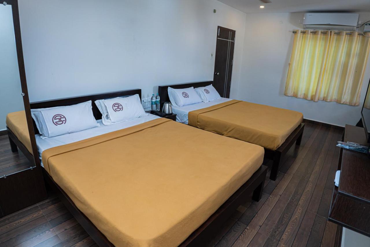 Hotel Mookambika Comforts Tirupati Luaran gambar