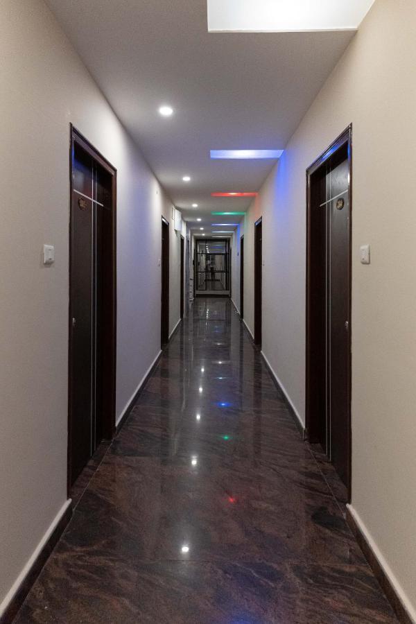 Hotel Mookambika Comforts Tirupati Luaran gambar