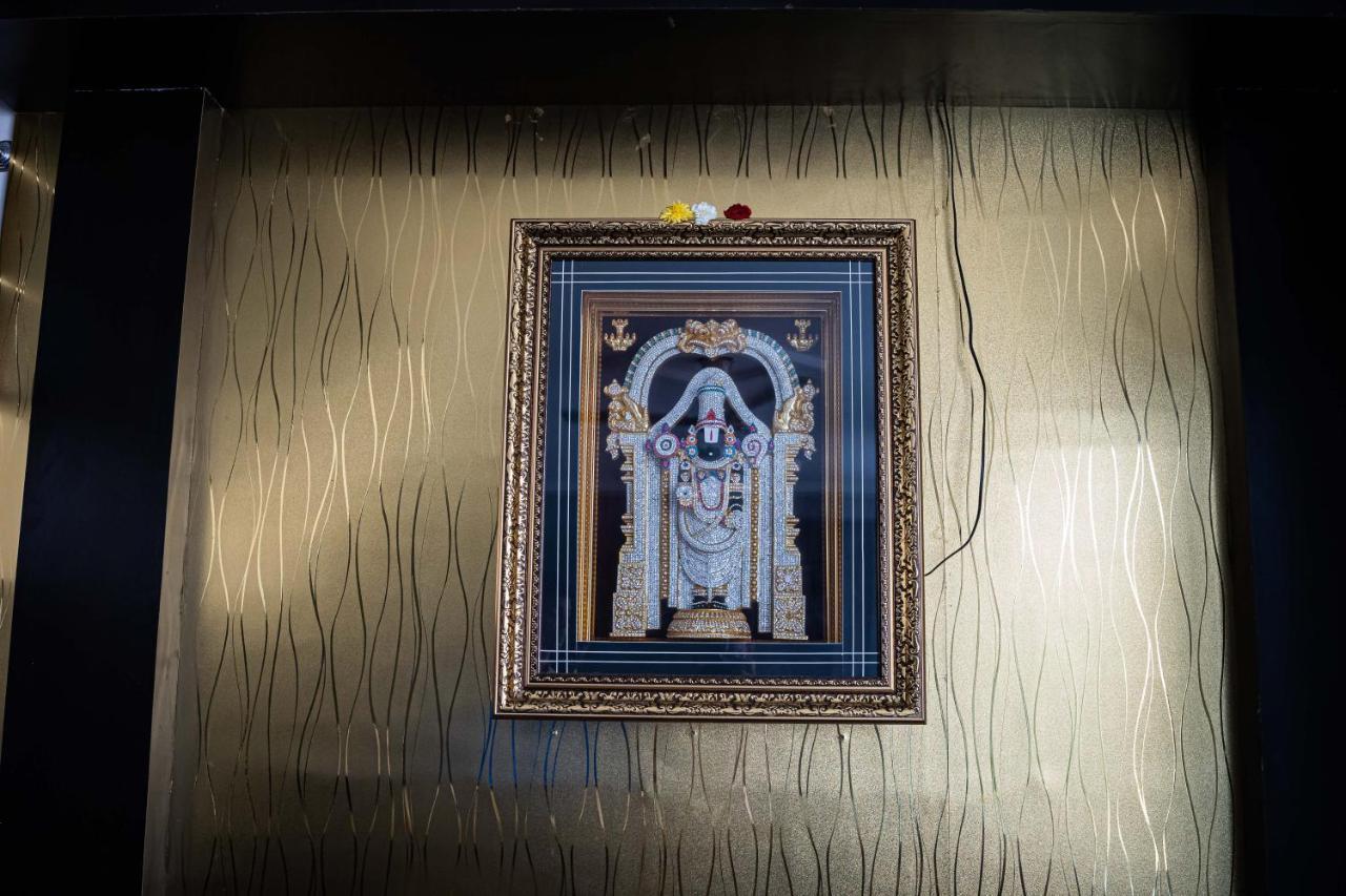 Hotel Mookambika Comforts Tirupati Luaran gambar